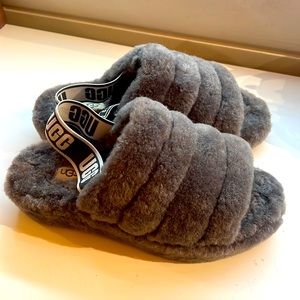 Women’s Cozy UHG slipper size 8